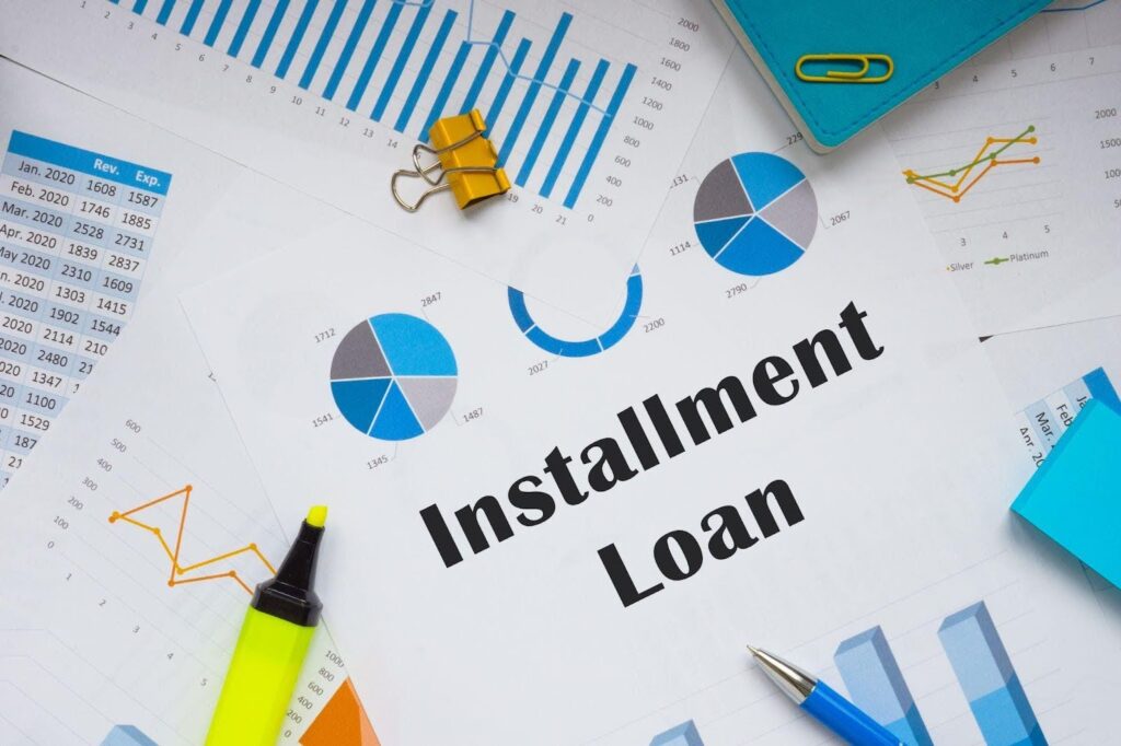 Visual of an instalment loan for home improvement with a house and tools